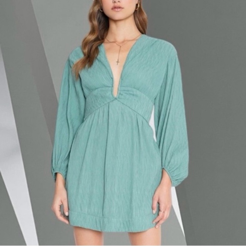4SI3NNA Aurelie Long Sleeve Deep V Neck Sage Green Mini Dress Size Small